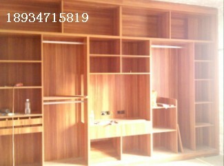 广西南宁板式整体家具衣柜设计定做工厂 多层实木衣柜成市场主流